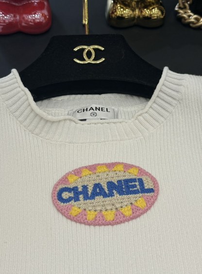 CHANE25SS Embroidered Logo Knit Short Sleeve