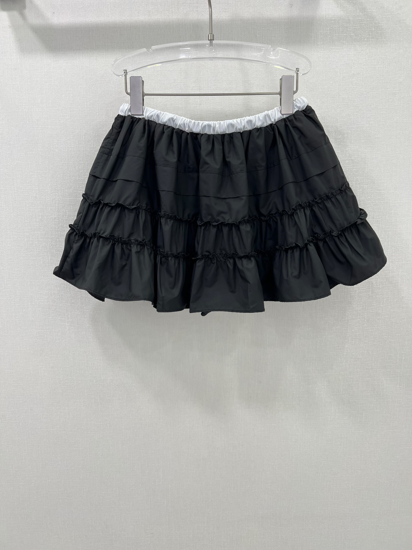 MIU25SS Clashing Colour Elasticated Waist Black Pleated Skirt