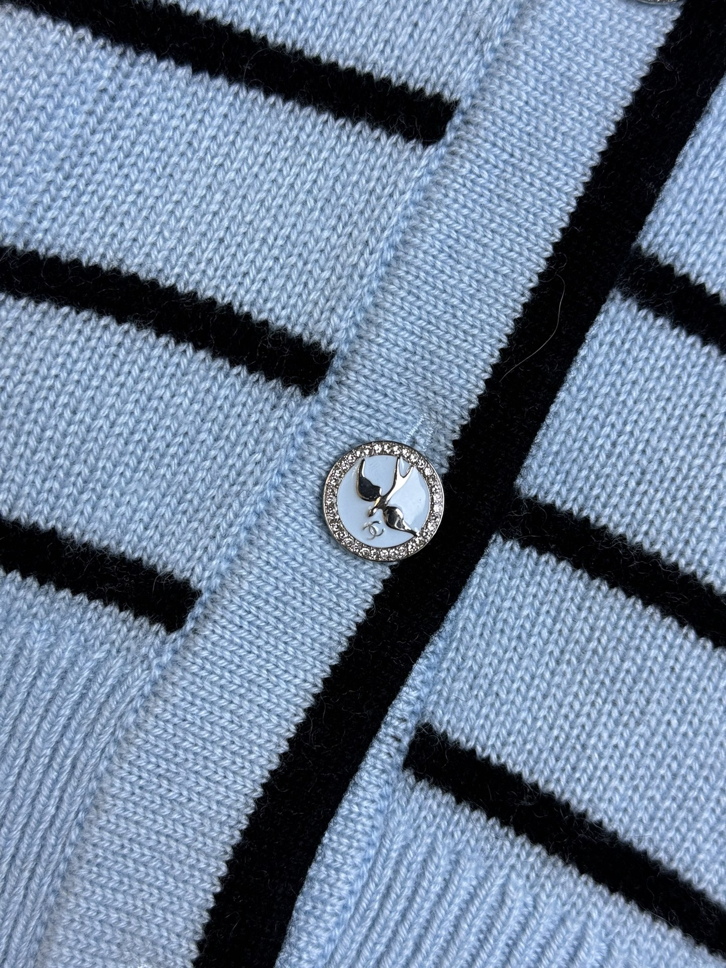 CHANE25SS Striped V-Neck Cardigan