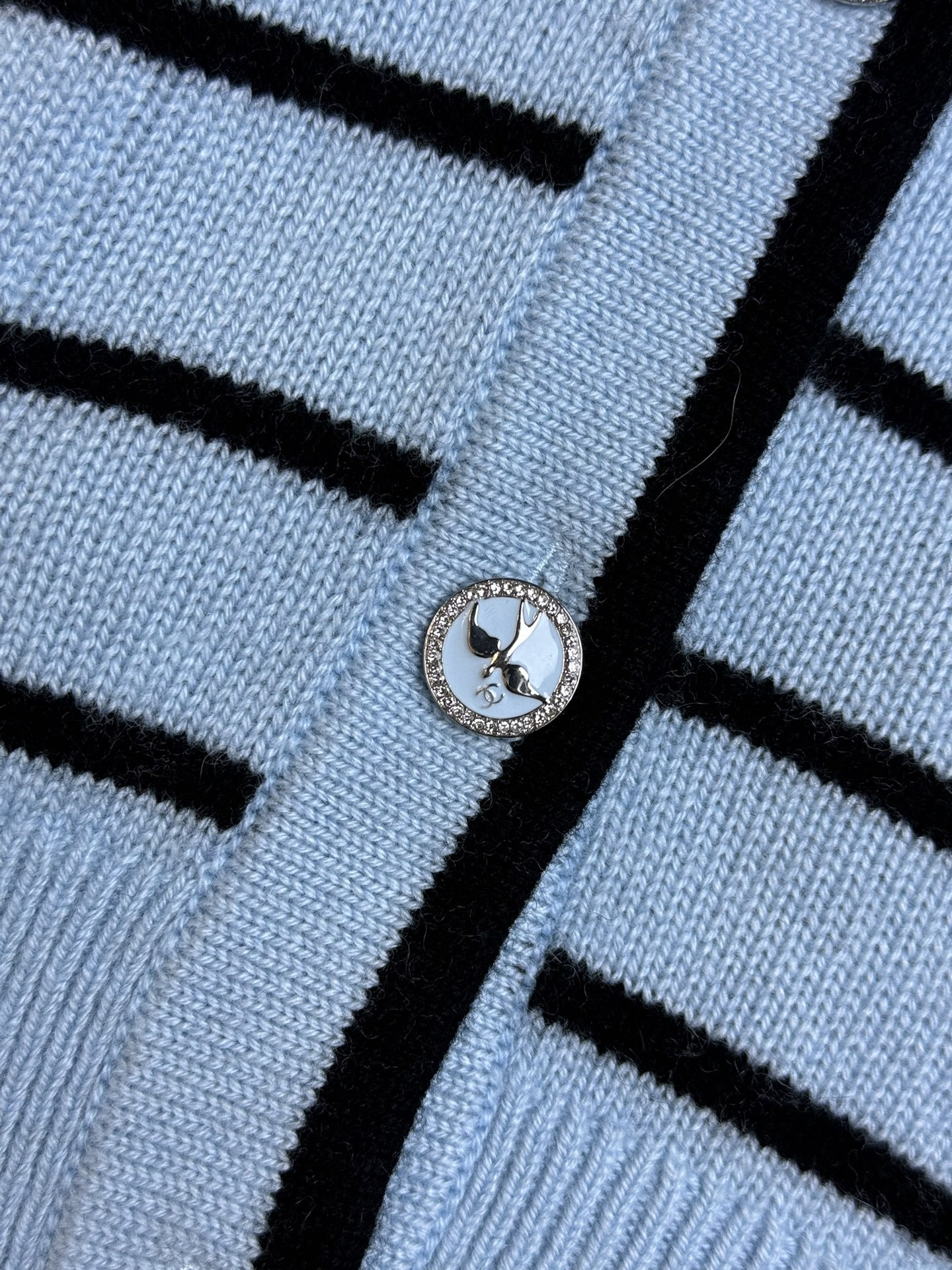 CHANE25SS Striped V-Neck Cardigan