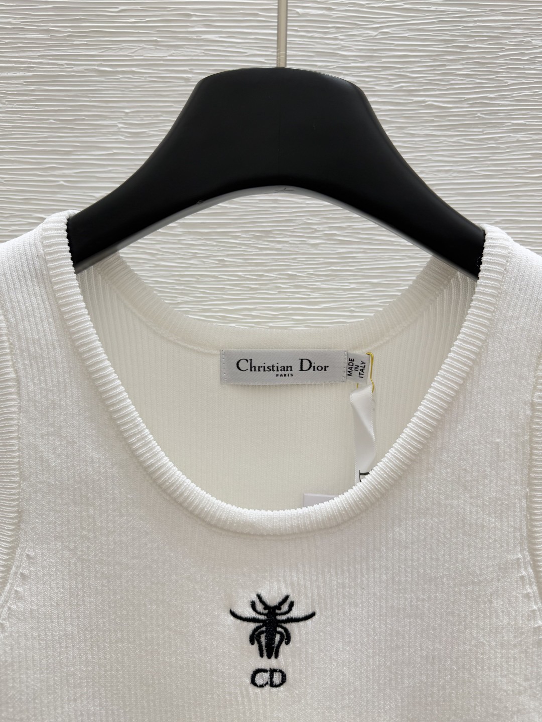 DIO25SS Crew Neck Colour Clash Embroidery Knitted Vest