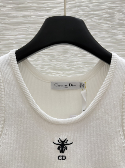 DIO25SS Crew Neck Colour Clash Embroidery Knitted Vest