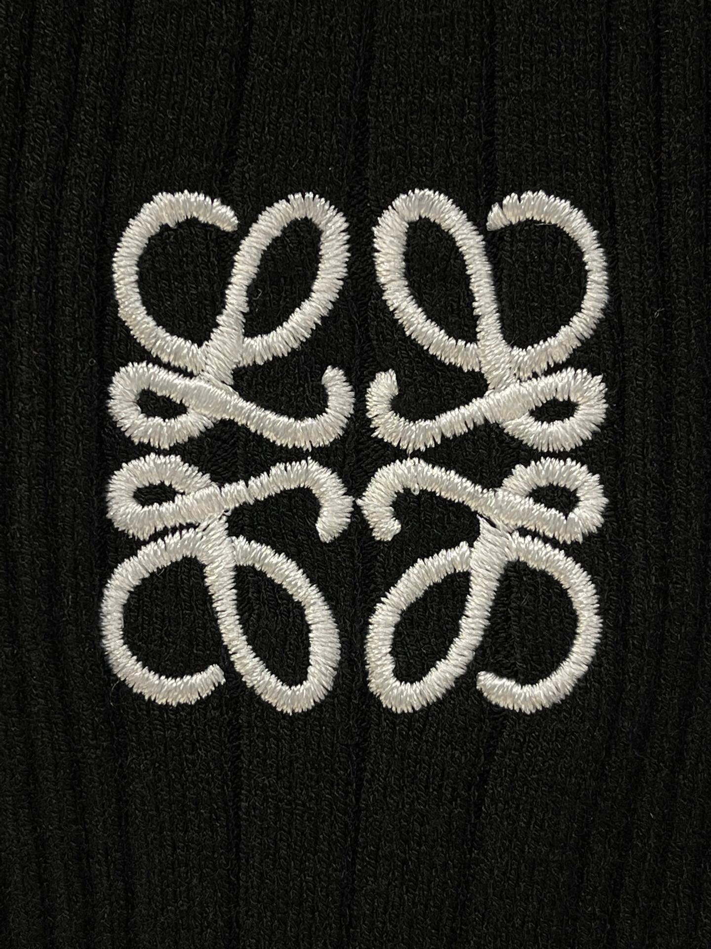 LOE Embroidered Logo Short Sleeve Knit Top