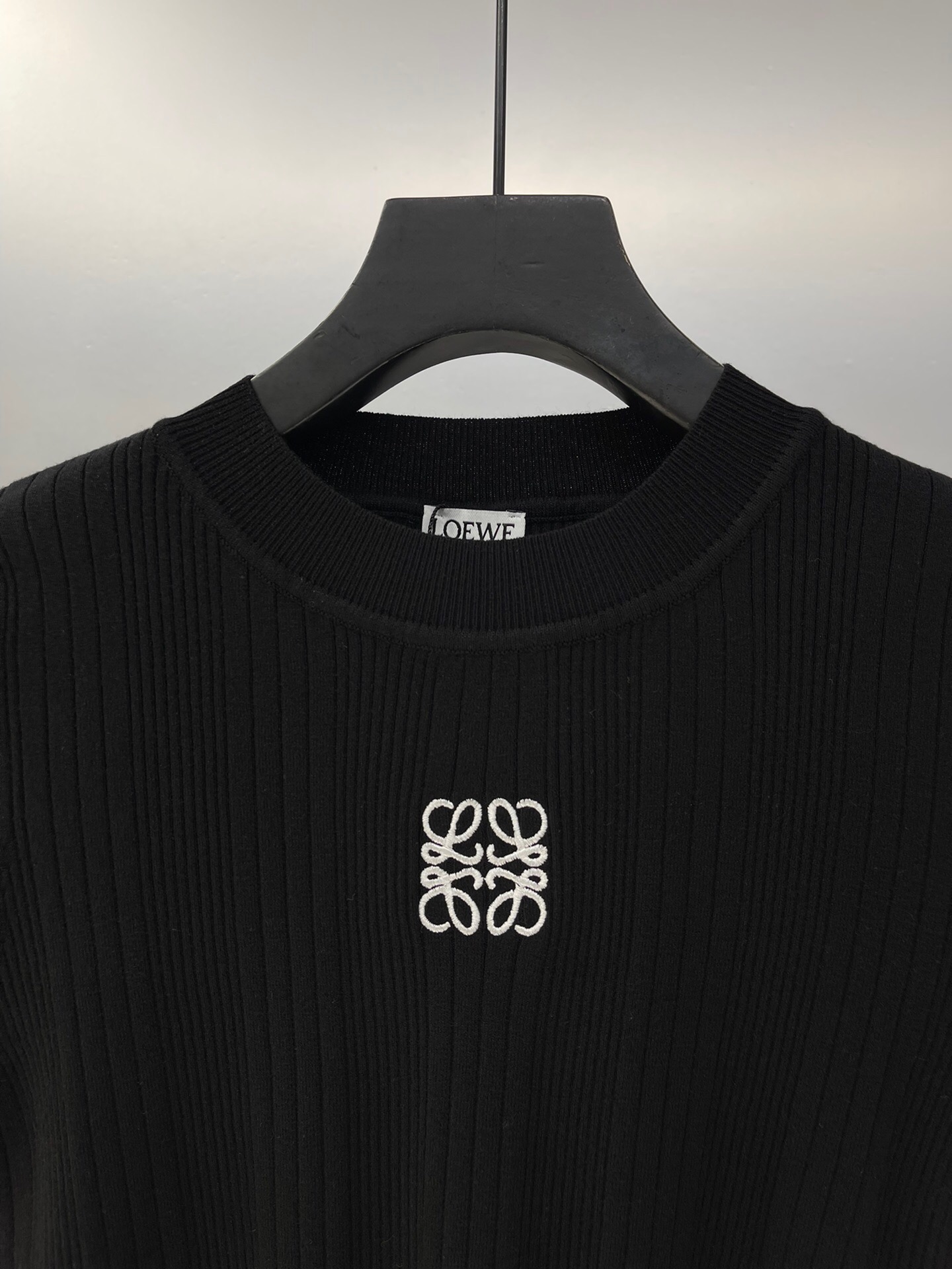 LOE Embroidered Logo Short Sleeve Knit Top