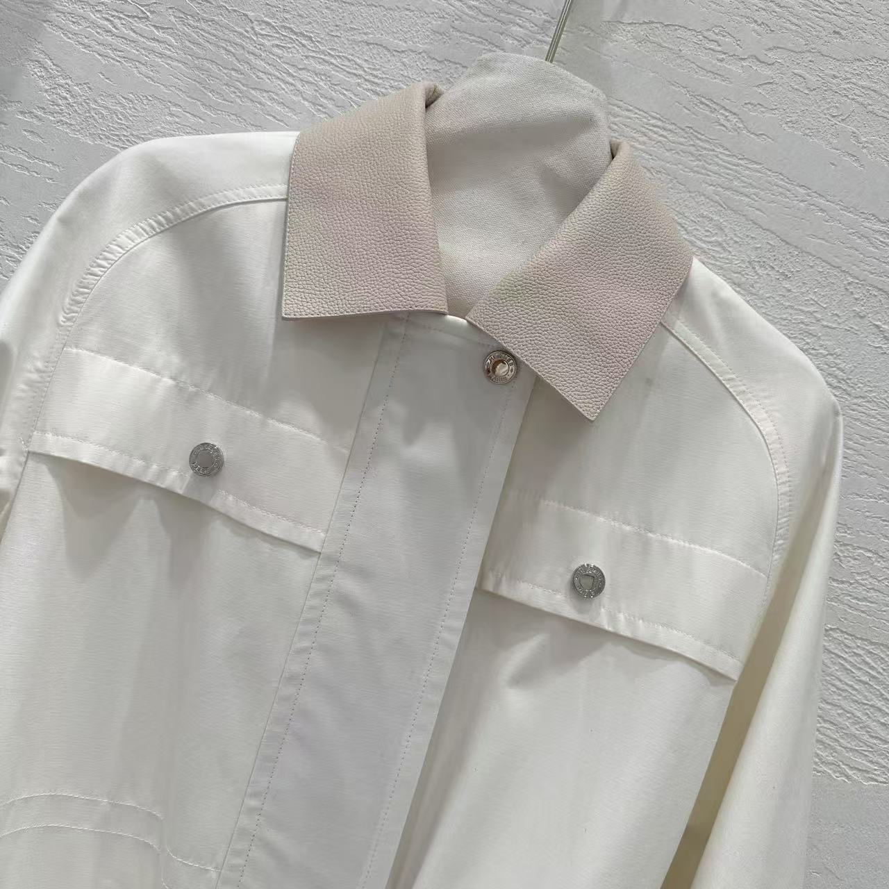 Long-sleeved jacket windbreaker coat