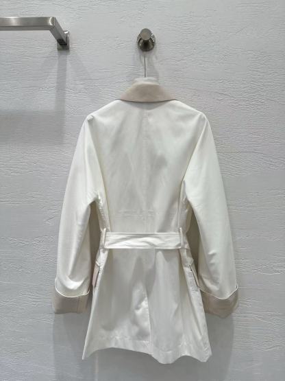 Long-sleeved jacket windbreaker coat