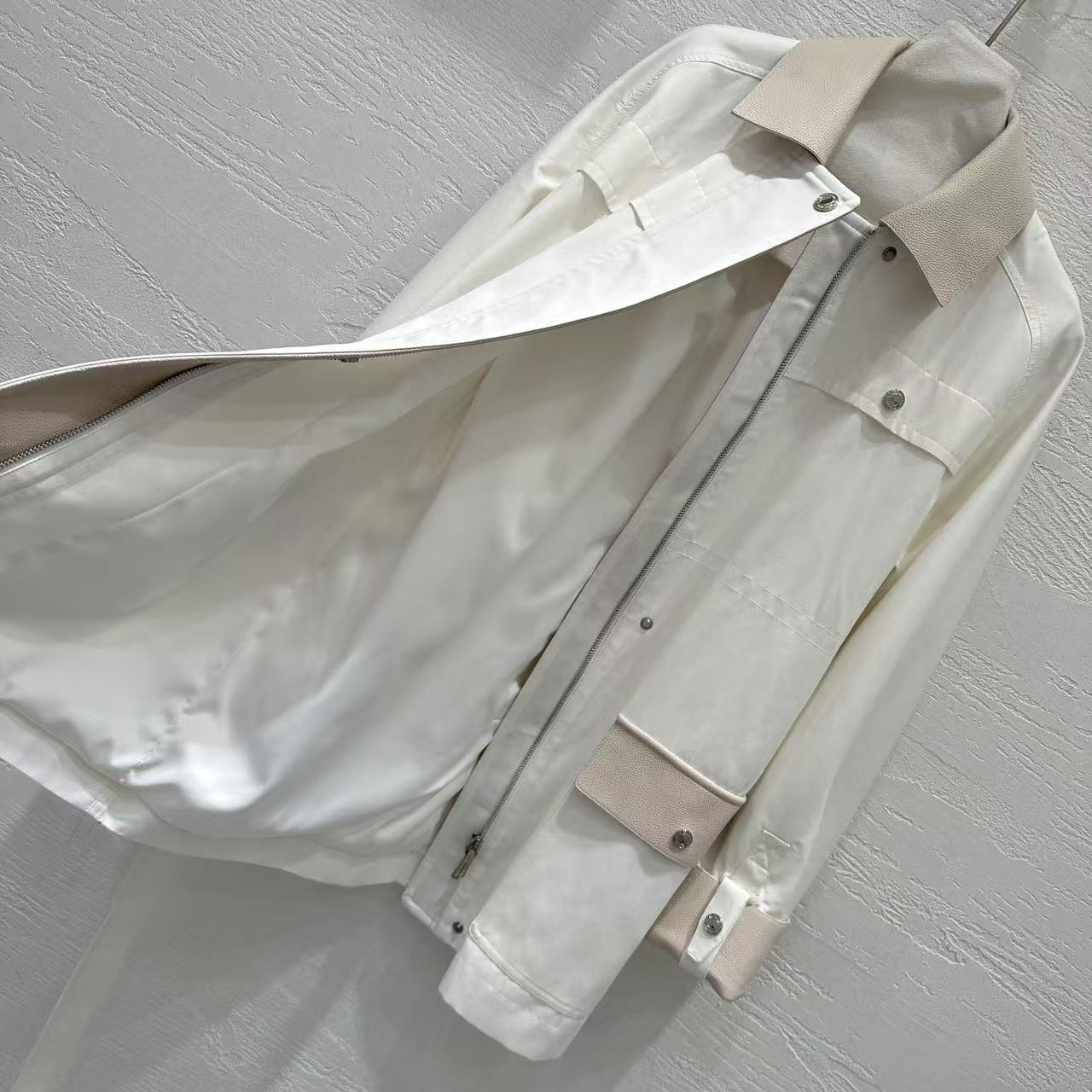 Long-sleeved jacket windbreaker coat