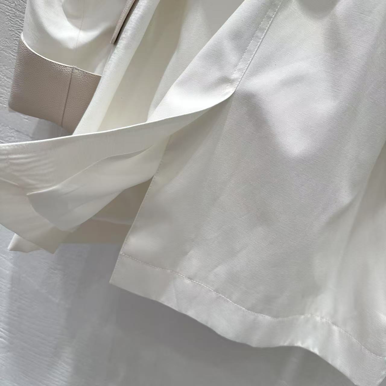 Long-sleeved jacket windbreaker coat