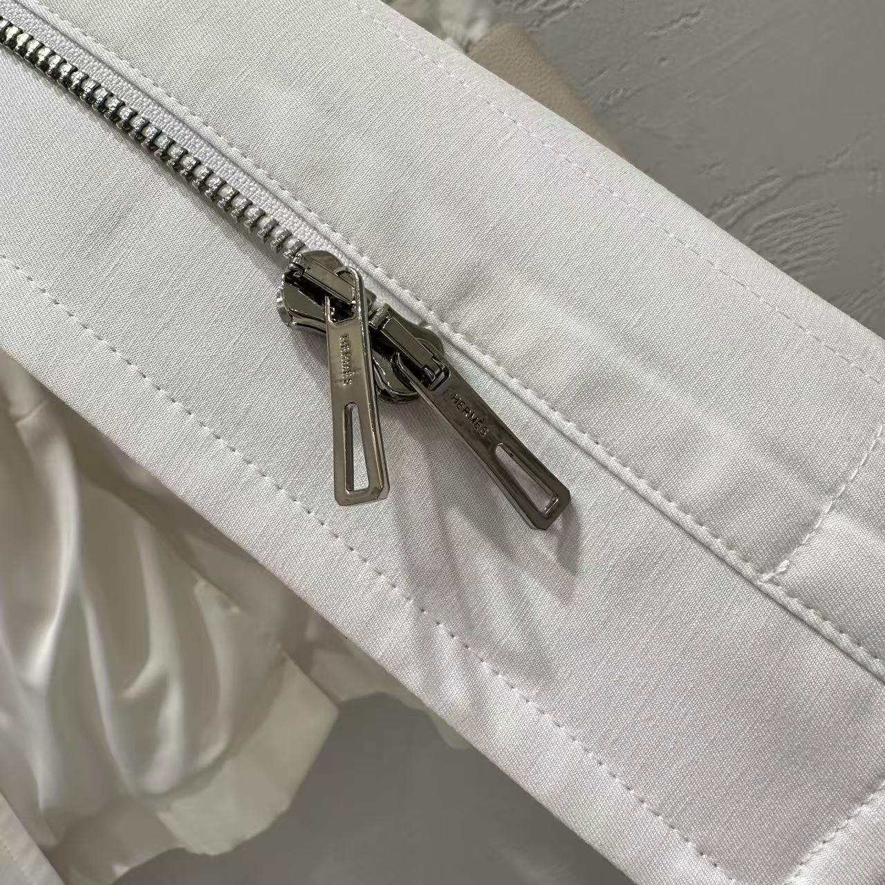 Long-sleeved jacket windbreaker coat