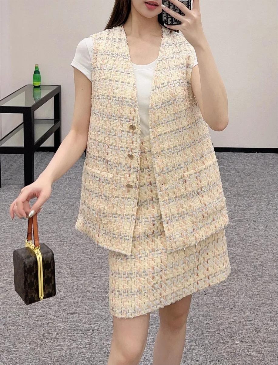 CHANE25SS yellow tweed vest