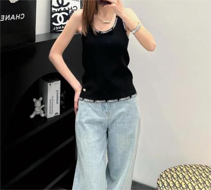 CHANE25SS monogrammed classic black and white two-tone trimmed knit vest