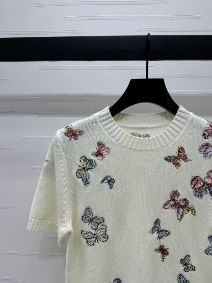 DIO25SS Butterfly Embroidery Round Neck Knit Short Sleeve T-Shirt