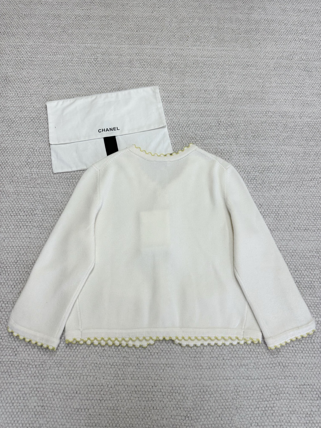 CHANE25SS Wave Trimmed Cashmere Cardigan