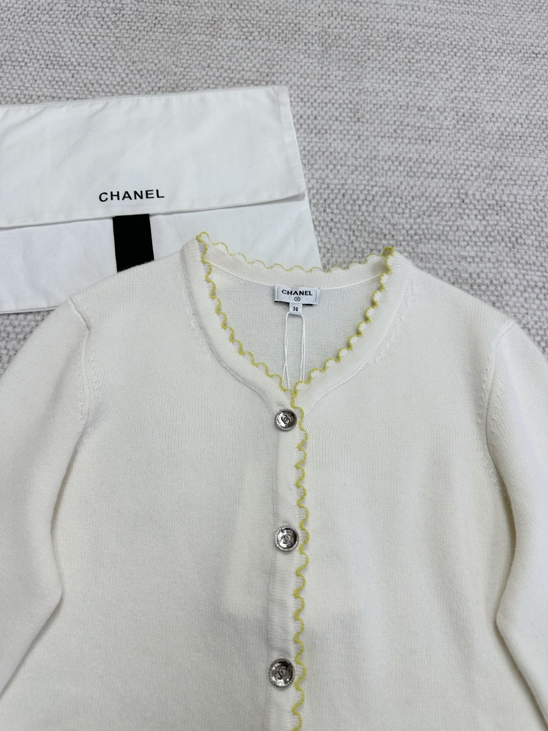 CHANE25SS Wave Trimmed Cashmere Cardigan