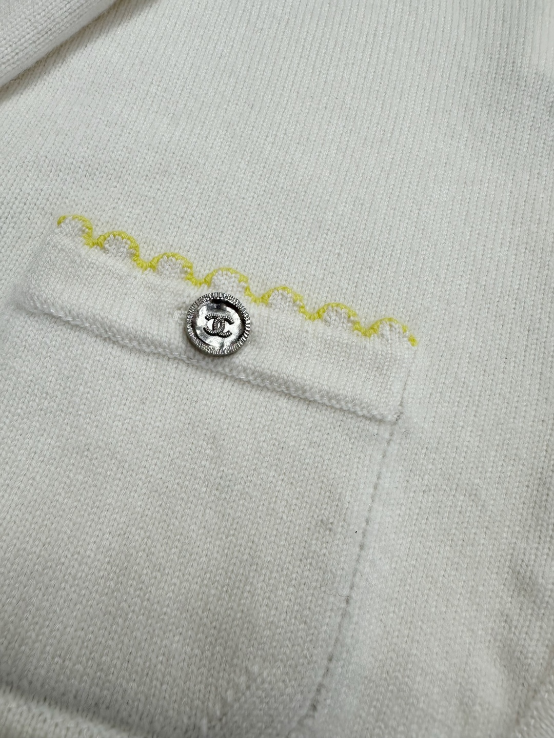 CHANE25SS Wave Trimmed Cashmere Cardigan