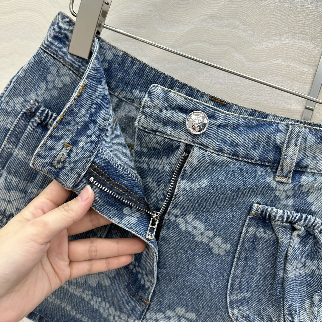 CHANE25SS Beaded Chain Denim Shorts