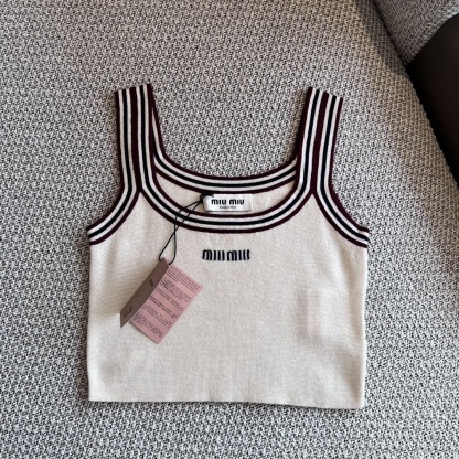 MM Knitted short vest