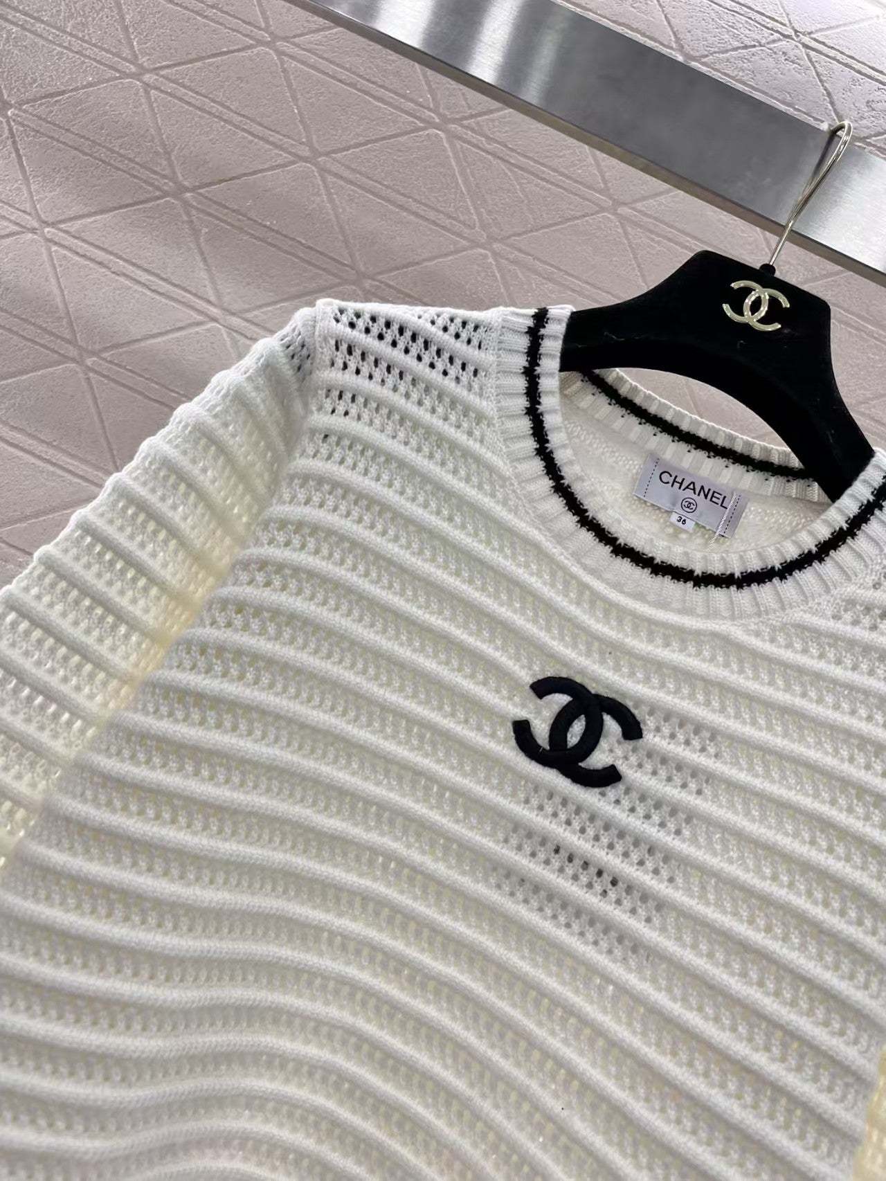 Round neck hollow crocheted long-sleeved sweater