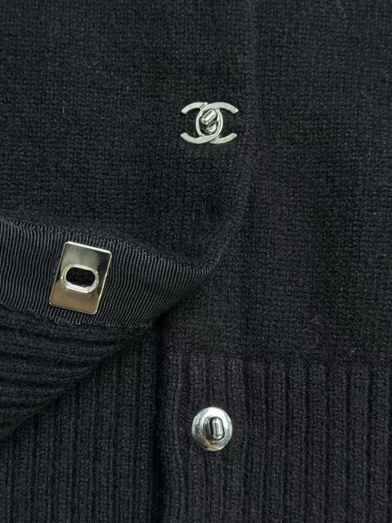 LEW Exquisite button knit cardigan