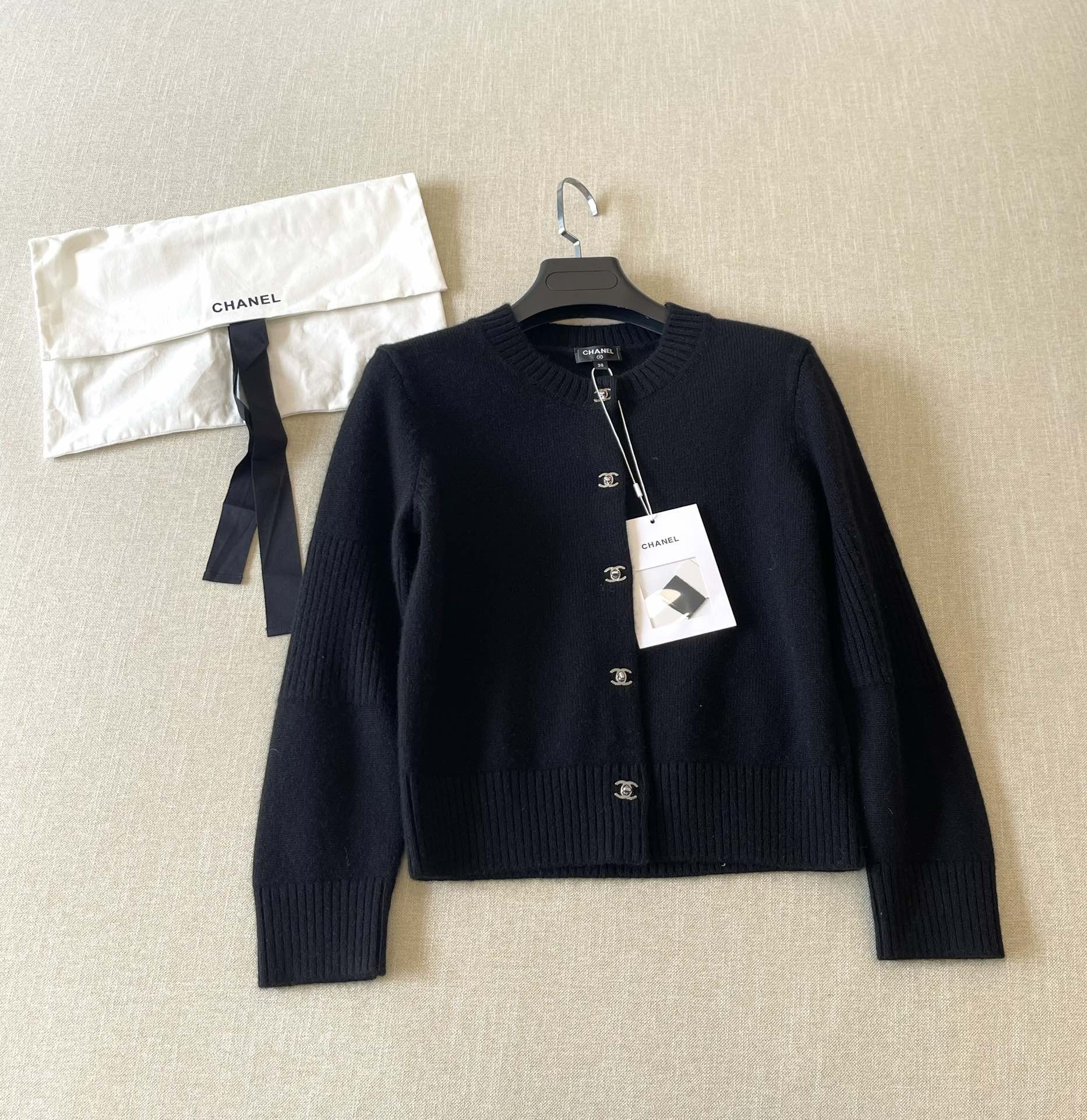 CC Exquisite button knit cardigan(Black high-top)