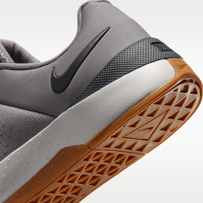Nike MC Trainer 4 - Pencil Point/Photon Dust/Gum Medium Brown/Dark Smoke Grey - 8