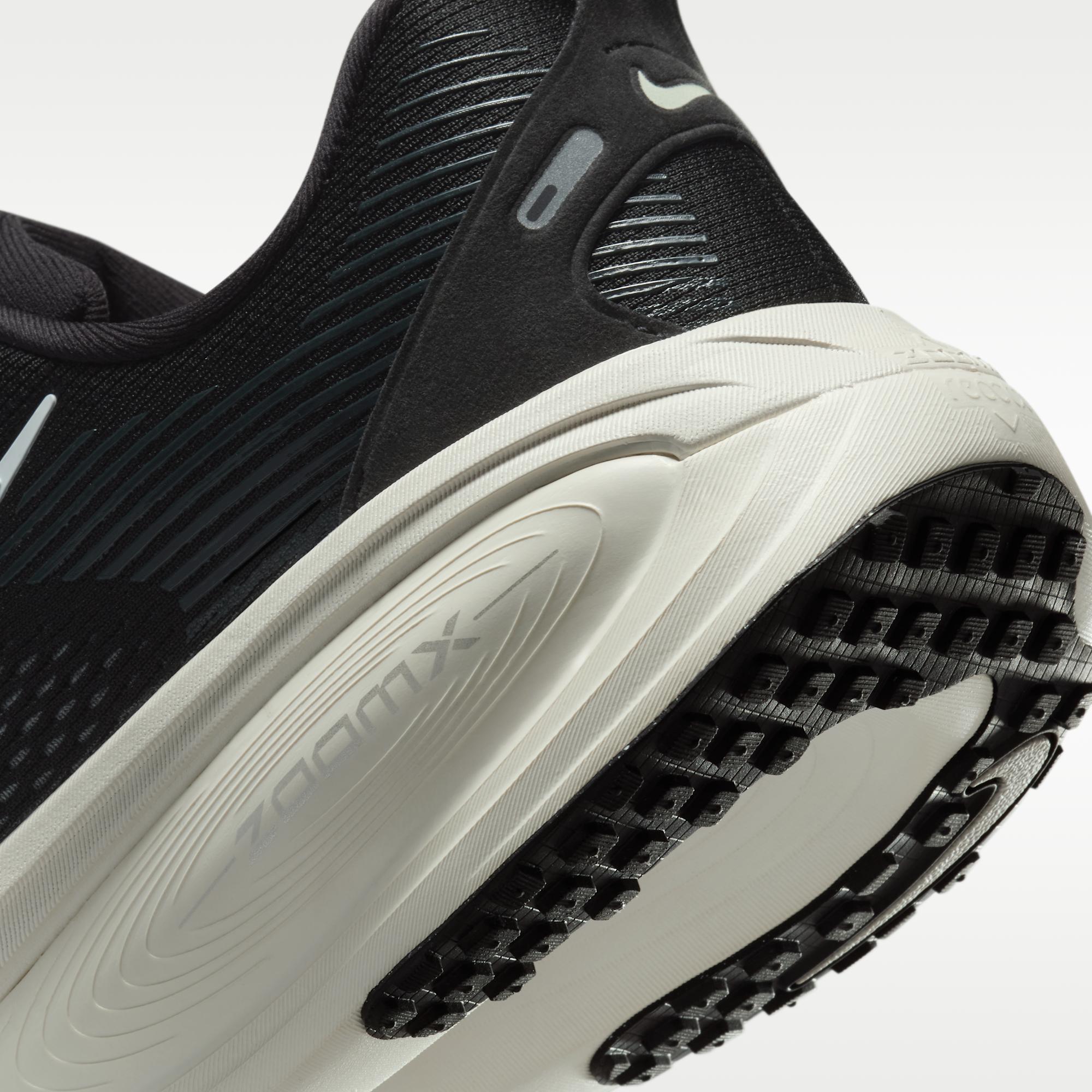 Nike Vomero 18 - Μαύρο/Coconut Milk/Light Iron Ore/Summit White (IF0514-002) - 8