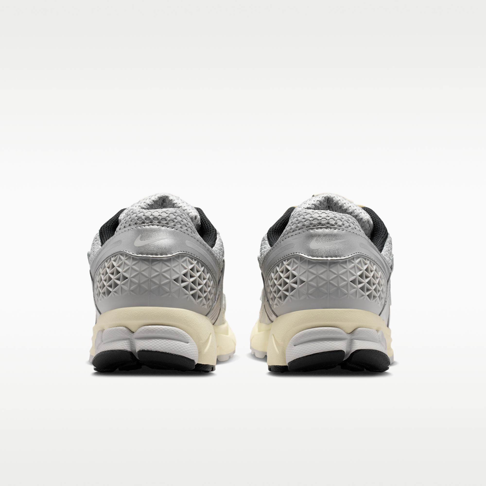Nike Zoom Vomero 5 - Grey Fog/Metallic Silver/Coconut Milk/Chrome - 6