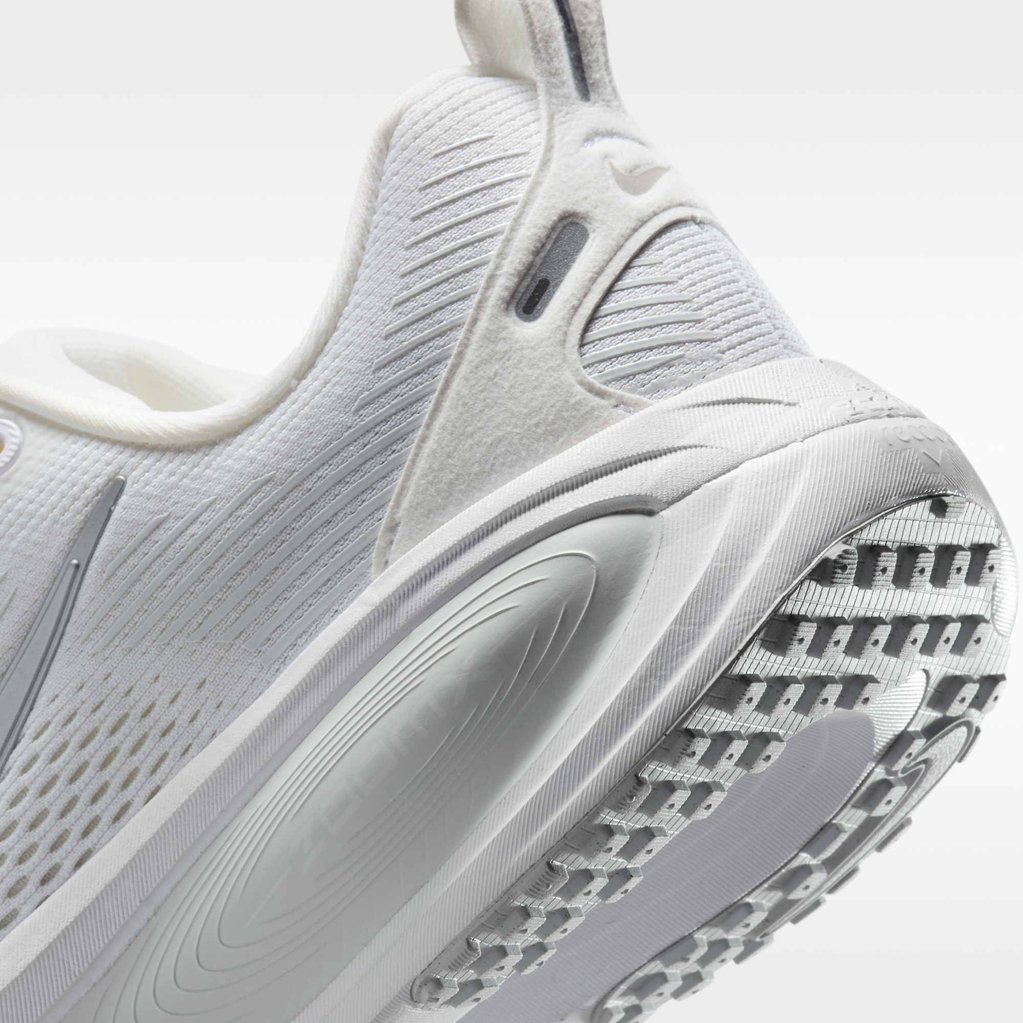 Nike Vomero 18 - Λευκό/Photon Dust/Summit White/Metallic Silver - 8