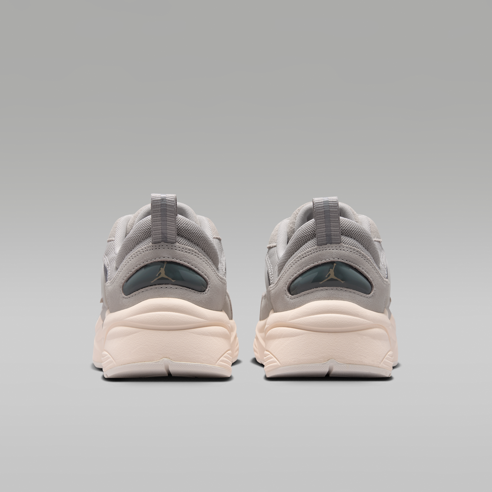 Jordan Trunner O/S - Light Iron Ore/Smoke Grey/Chalk/Legend Medium Brown - 6