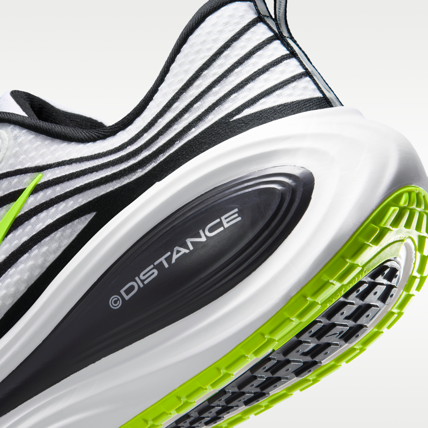 Nike Vomero Plus x DISTANCE - Λευκό/Μαύρο/Volt/Metallic Silver - 8