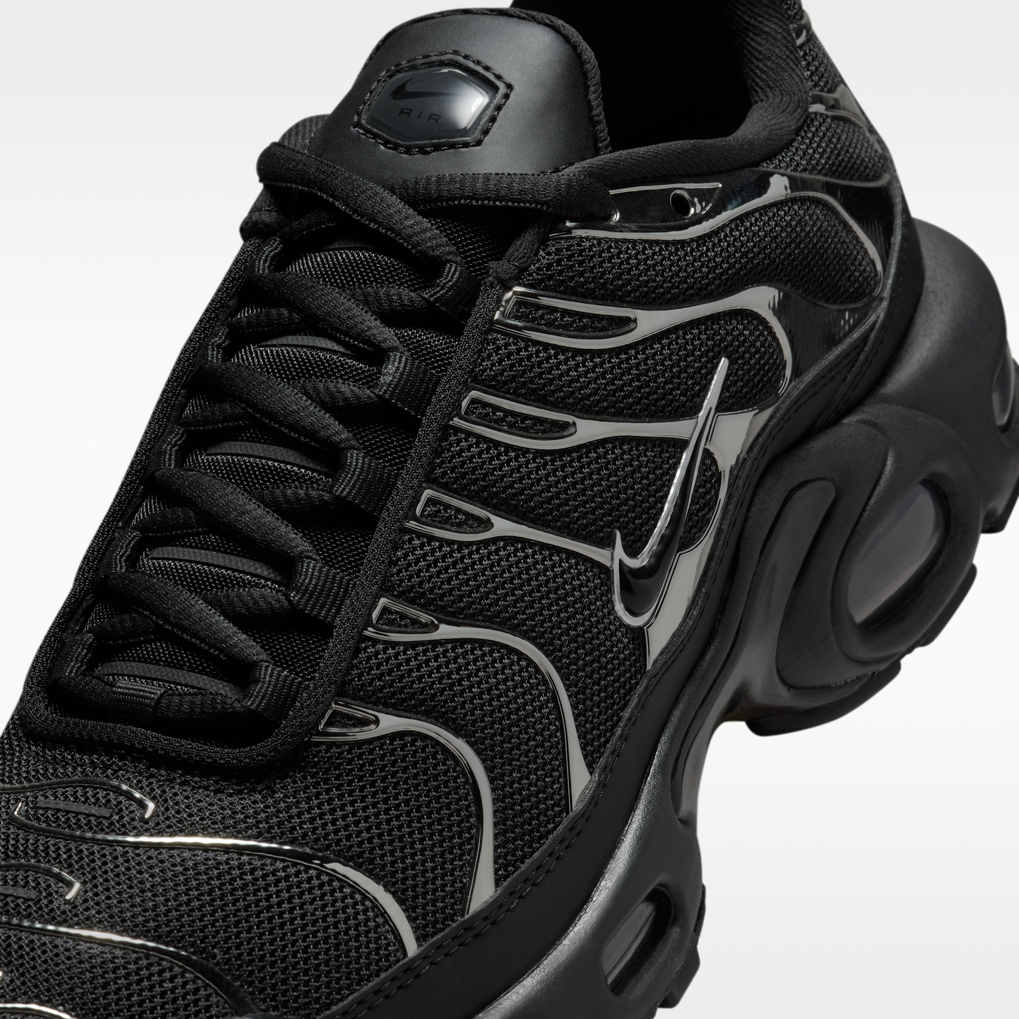 Nike Air Max Plus SE - Μαύρο/Metallic Silver/Laser Crimson/Off Noir - 6