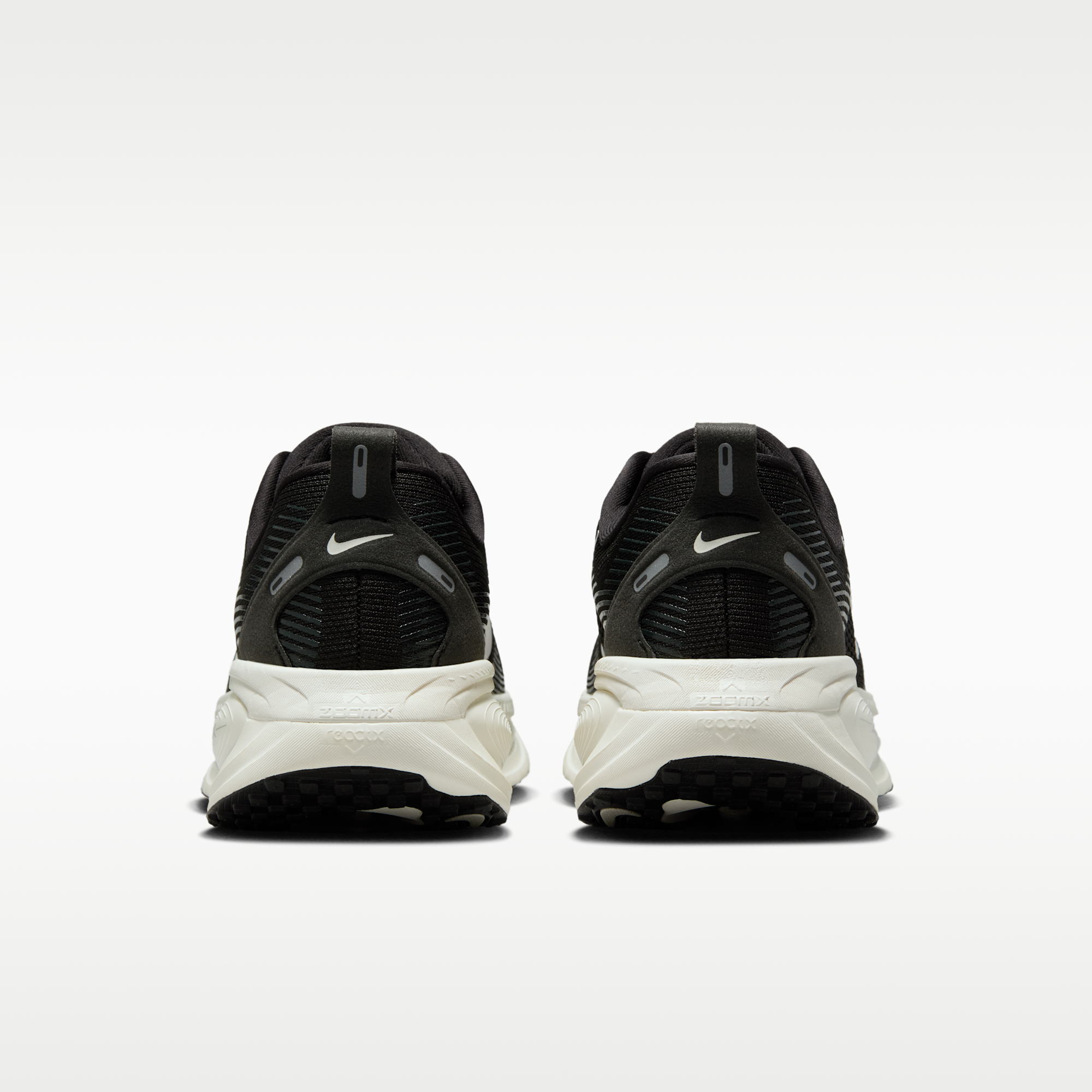 Nike Vomero 18 - Μαύρο/Coconut Milk/Light Iron Ore/Summit White - 6
