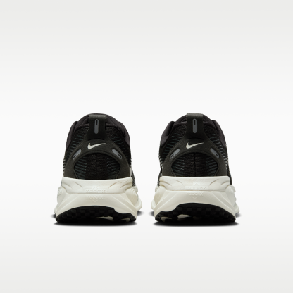 Nike Vomero 18 - Μαύρο/Coconut Milk/Light Iron Ore/Summit White - 6