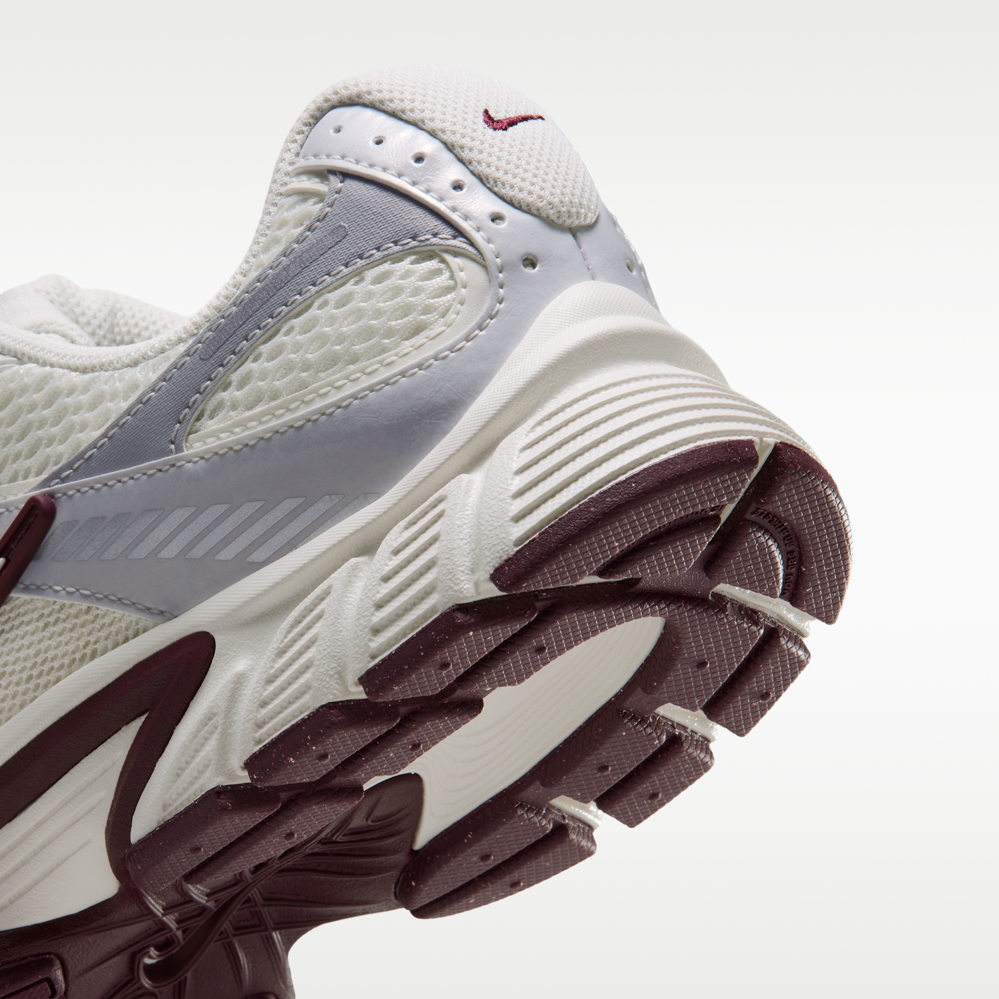 Nike V5 RNR Premium - Sail/Night Maroon/Metallic Summit White/Sail - 8