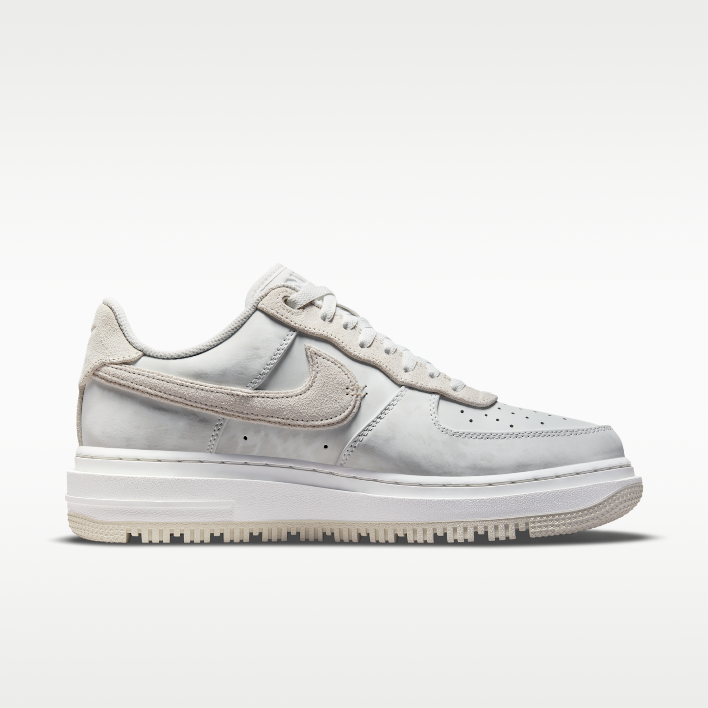 Nike Air Force 1 Luxe - Summit White/Light Bone/Summit White - 3