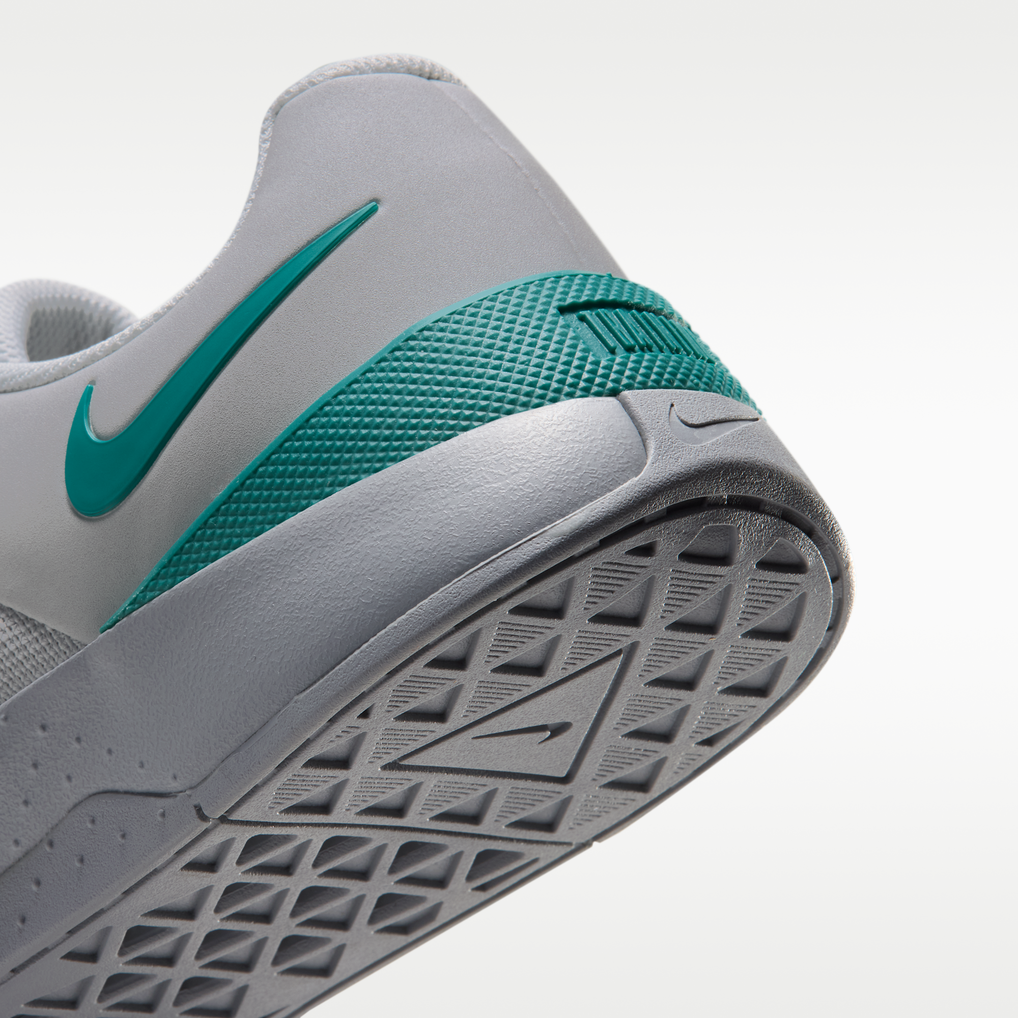 Nike MC Trainer 4 - Grey Fog/Light Smoke Grey/Energy - 8
