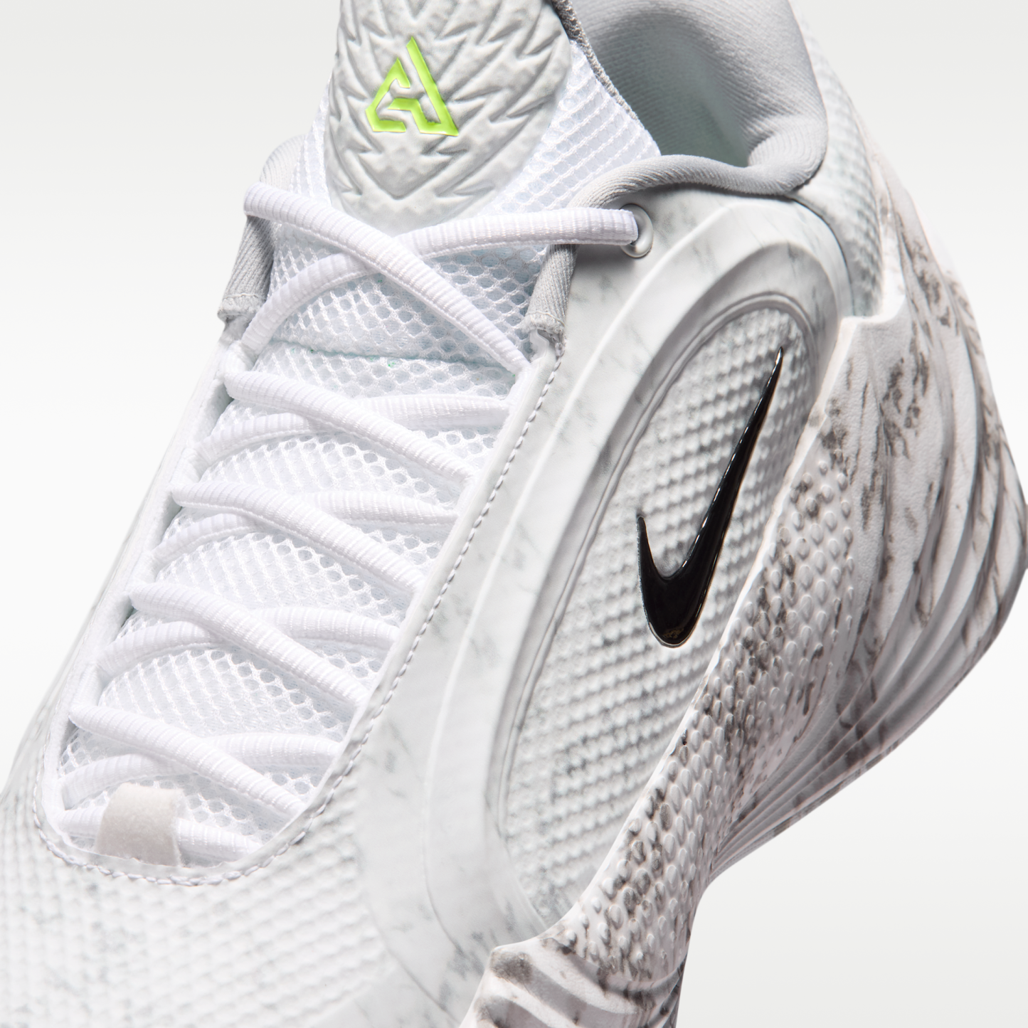 Giannis Freak 8 - Λευκό/Light Smoke Grey/Μαύρο/Metallic Silver - 7
