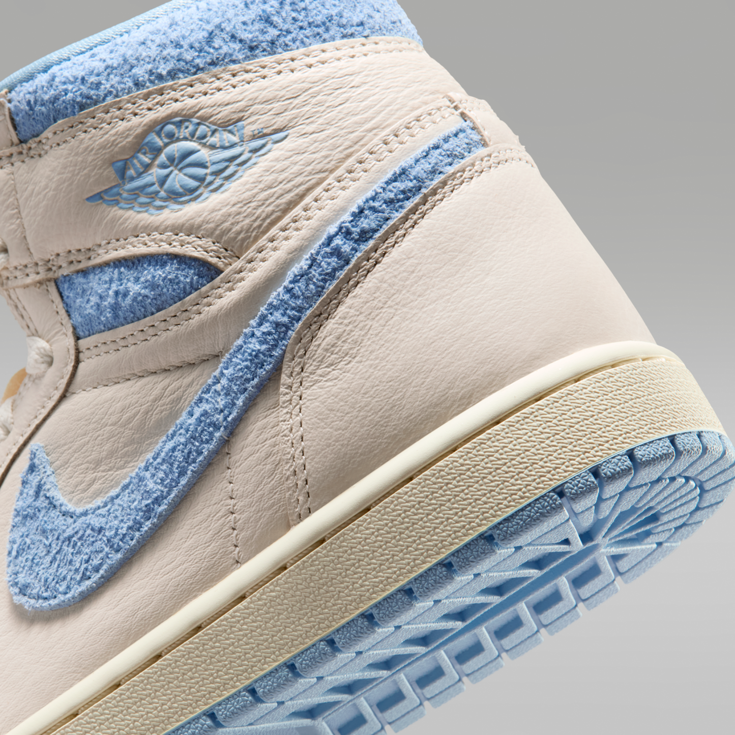 Air Jordan 1 Retro High OG - Pale Ivory/Coconut Milk/Psychic Blue - 8
