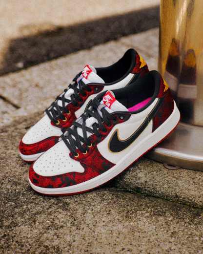 Air Jordan 1 Retro Low OG "Garden" - Μαύρο/Summit White/Laser Fuchsia/Varsity Red - 11