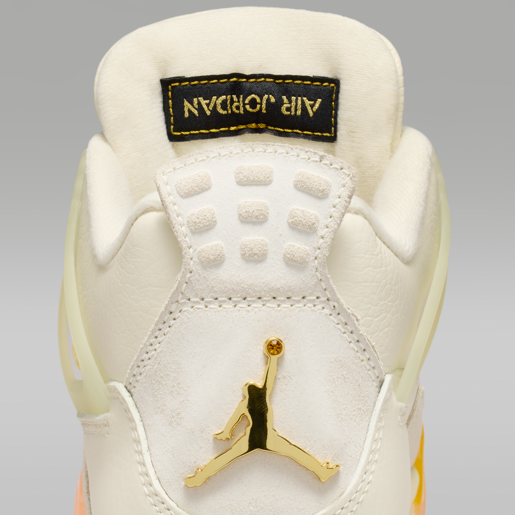 Air Jordan 4 Retro - Coconut Milk/Bright Mango/Bright Mango/Muslin - 9