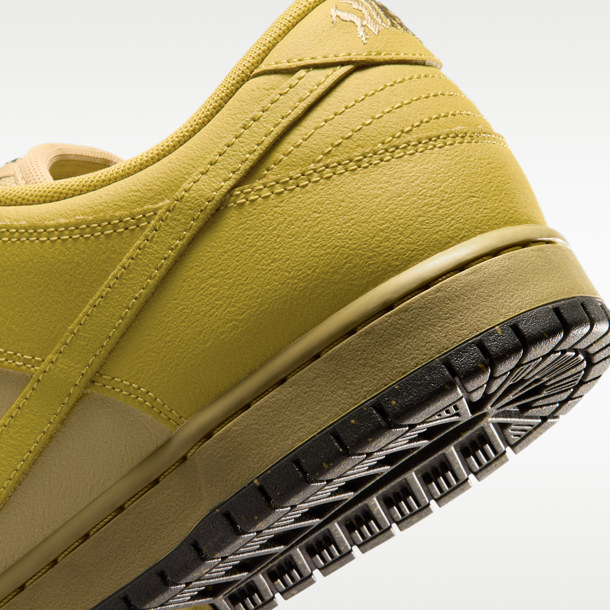 Nike SB Dunk Low Pro - Saffron Quartz/Pear/Buff Gold/Saffron Quartz - 8