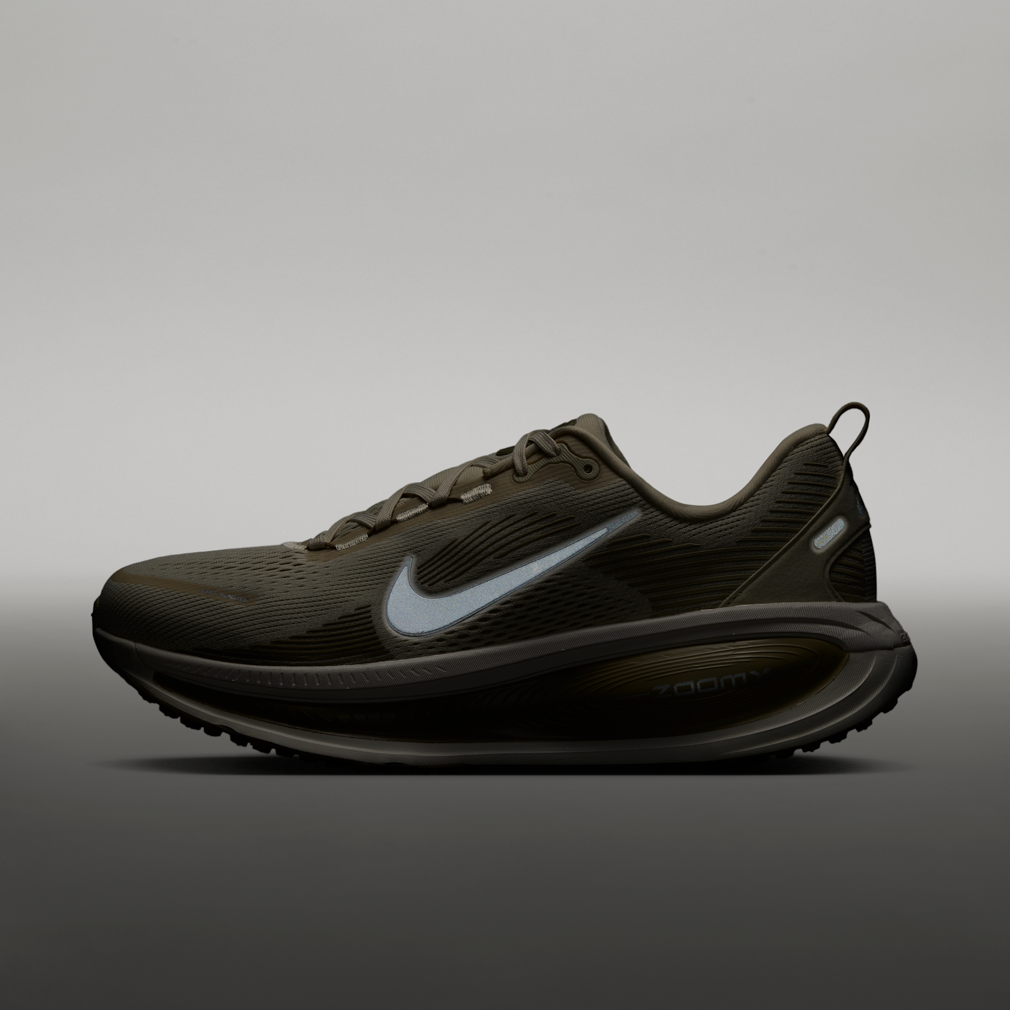 Nike Vomero 18 - Light Khaki/Desert Khaki/Sail/Metallic Silver - 9