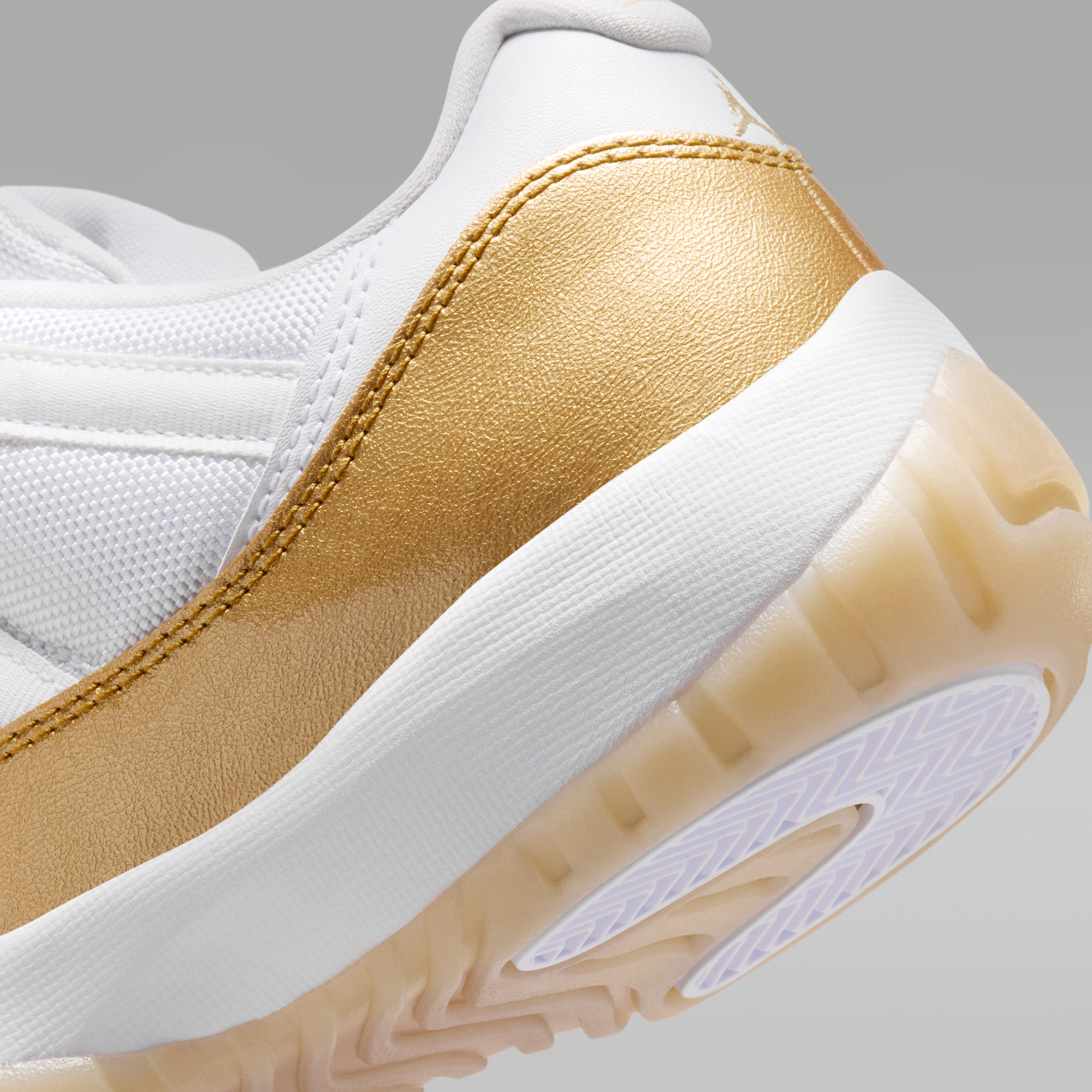 Air Jordan 11 Low "Mother's Day" - Λευκό/Team Gold/Metallic Gold - 8