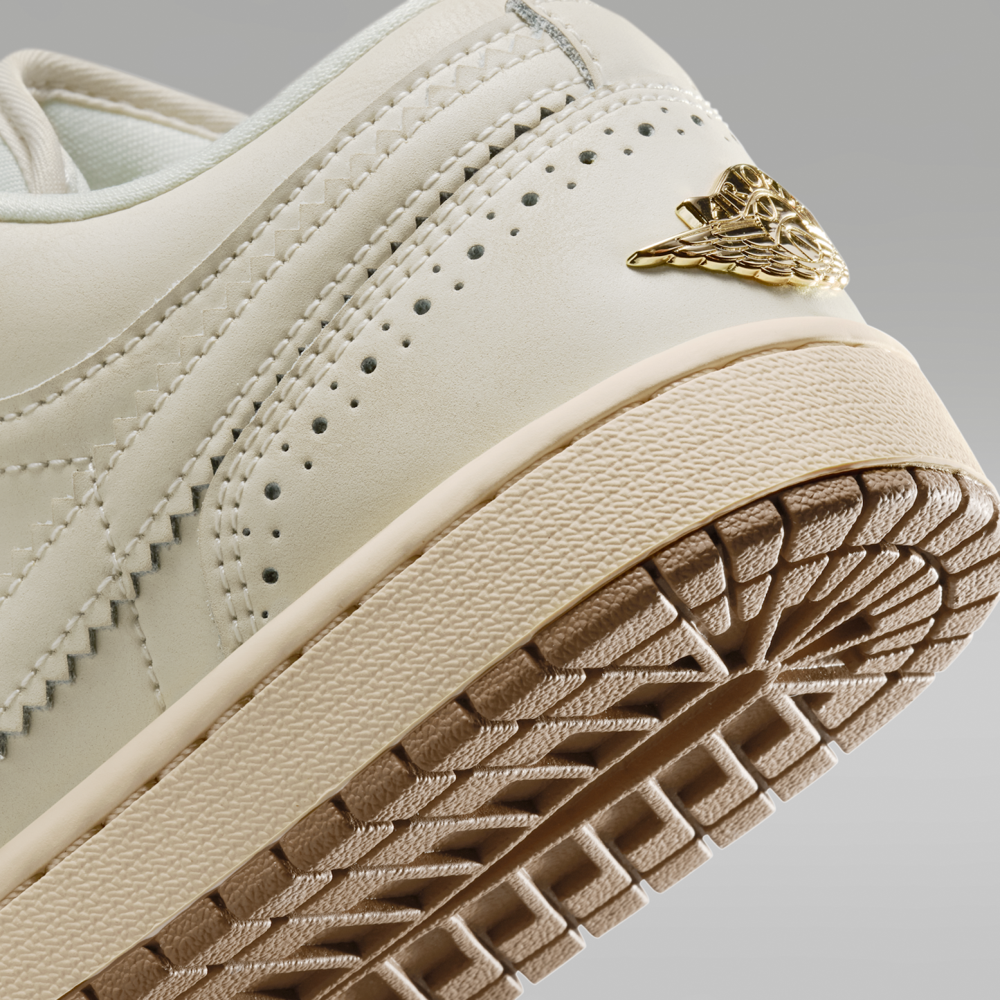 Air Jordan 1 Low SE - Chalk/Metallic Gold/Pearl White/Chalk - 8