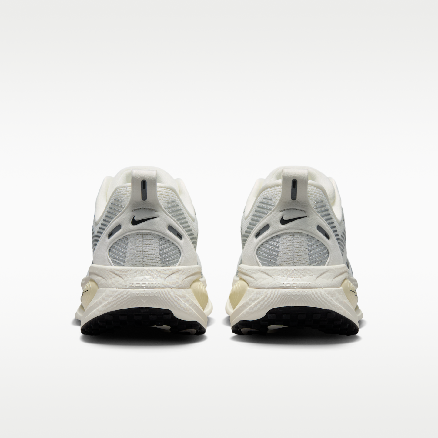 Nike Vomero 18 - Summit White/Coconut Milk/Coconut Milk/Μαύρο - 6