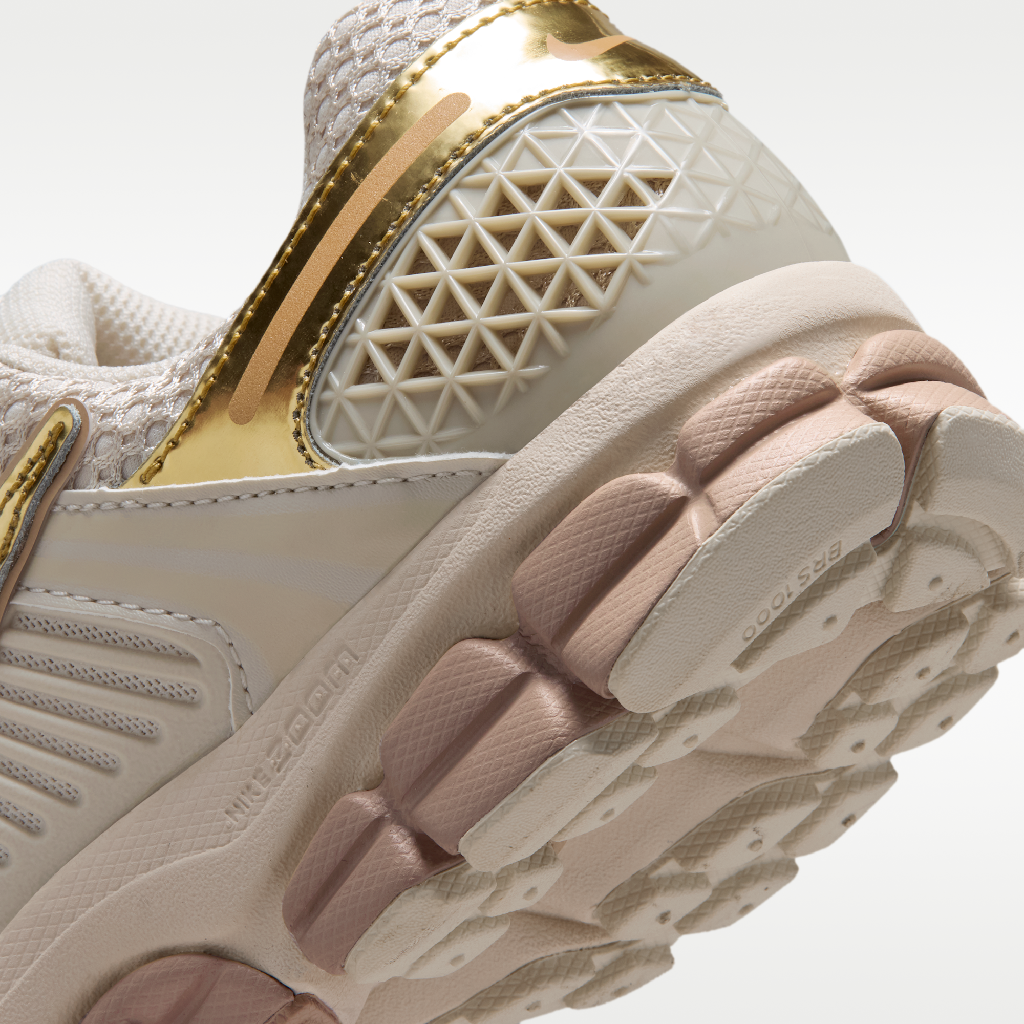Nike Zoom Vomero 5 - Light Orewood Brown/Hemp/Phantom/Metallic Gold - 8
