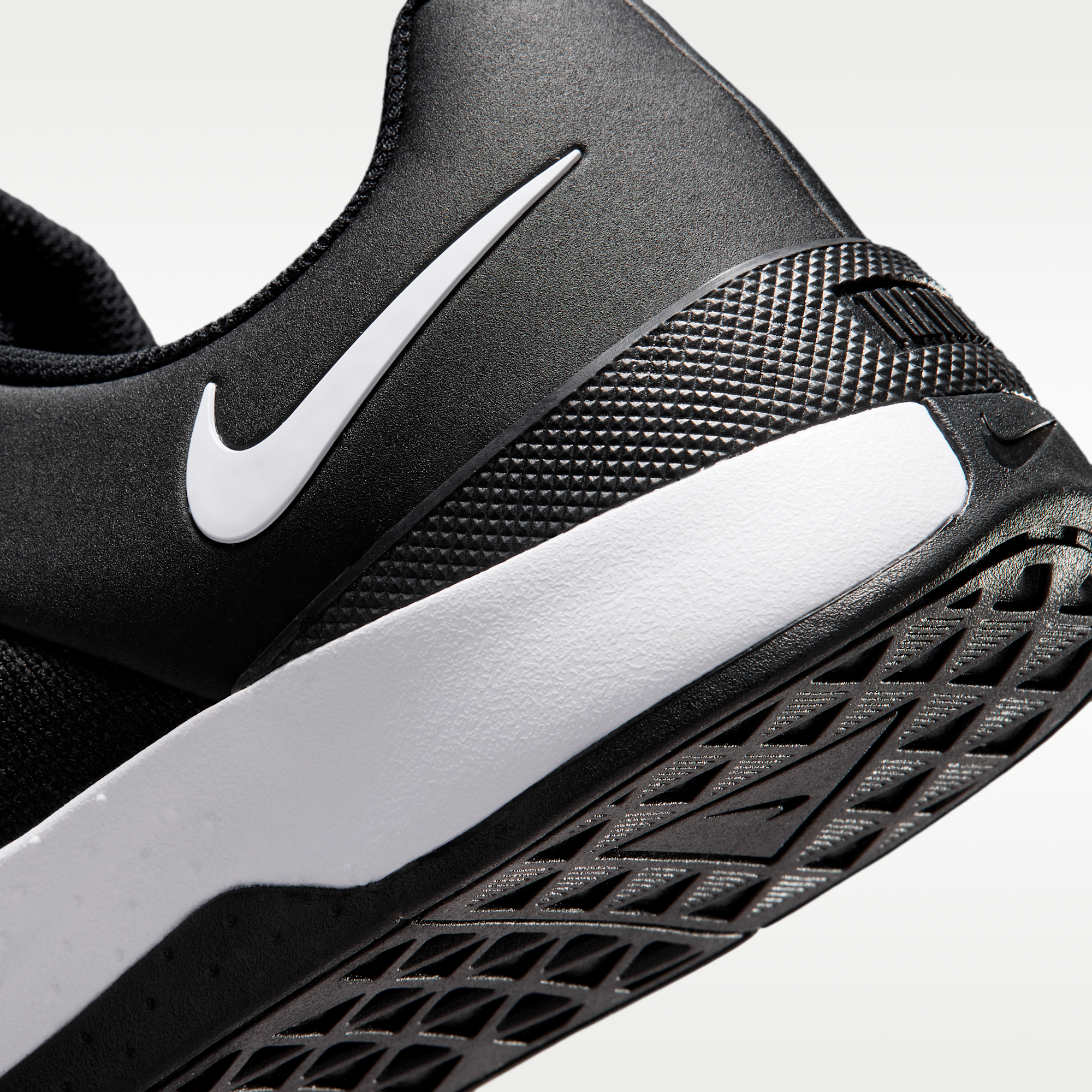 Nike MC Trainer 4 - Μαύρο/Λευκό - 8