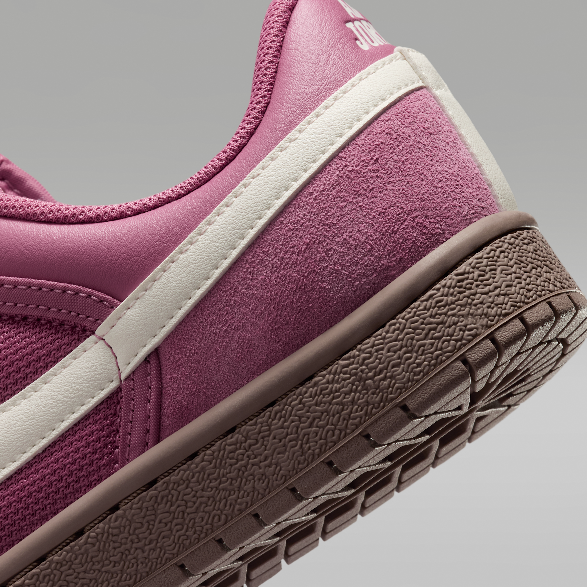 Air Jordan Skyline Low - Desert Berry/Μαύρο/Gum Medium Brown/Sail - 8