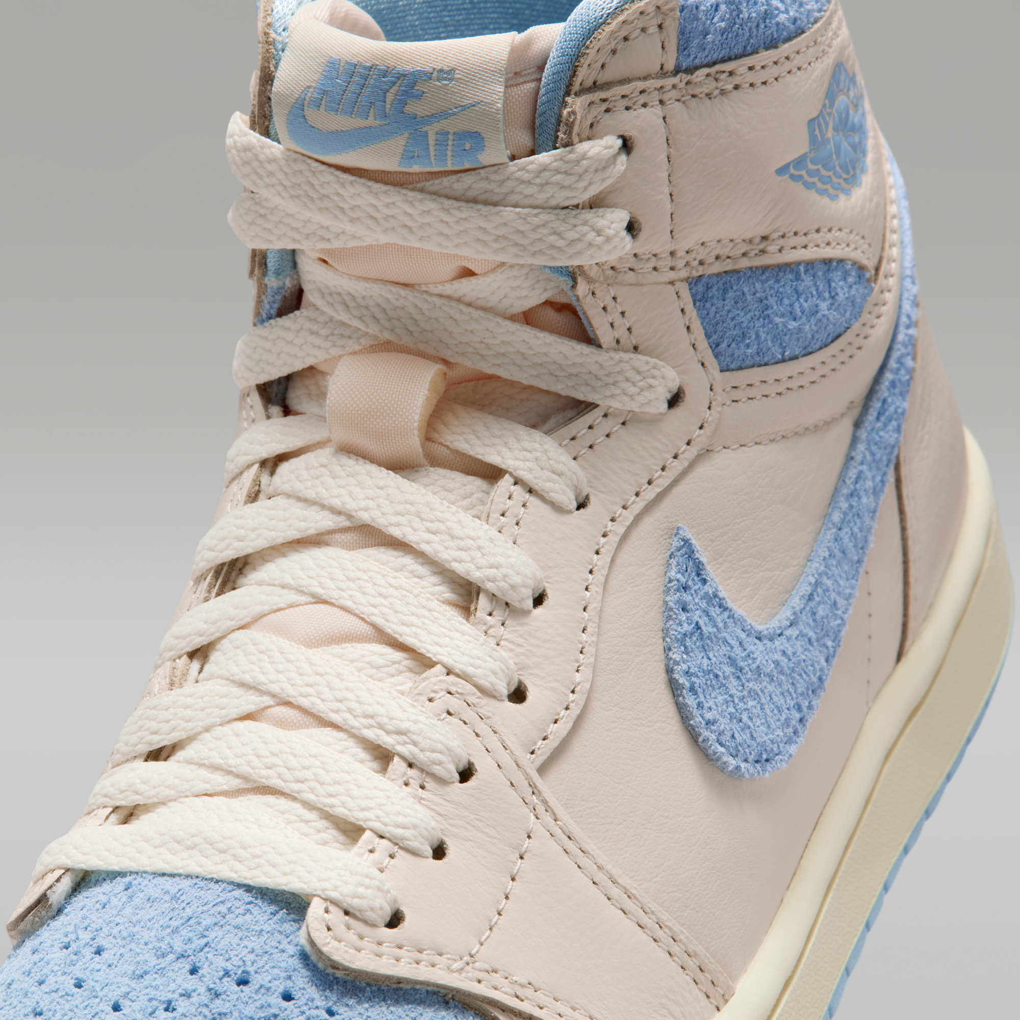 Air Jordan 1 Retro High OG - Pale Ivory/Coconut Milk/Psychic Blue - 7