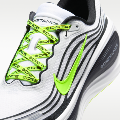Nike Vomero Plus x DISTANCE - Λευκό/Μαύρο/Volt/Metallic Silver - 7